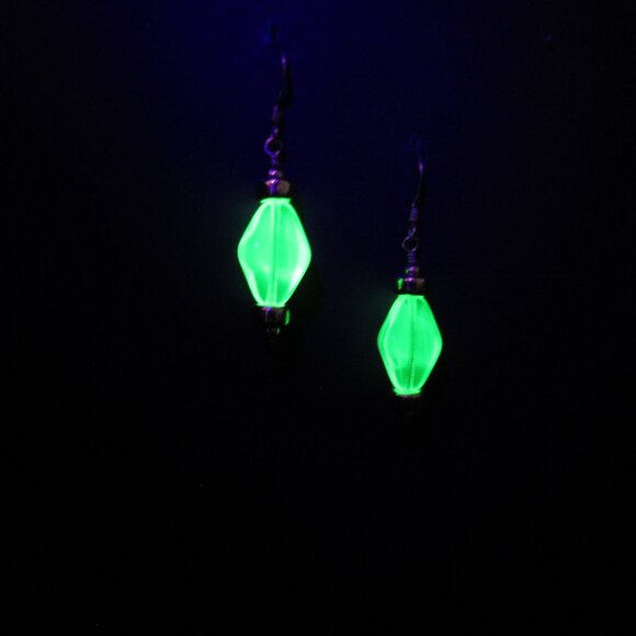 Uranium glass bead earrings on 14k gold filled - Picture 9 of 10